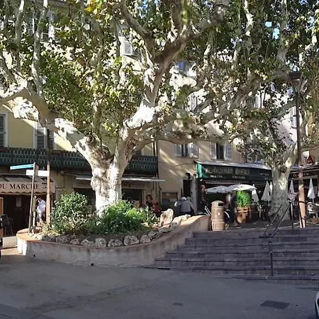 Centre-historique 70 M2 Fréjus